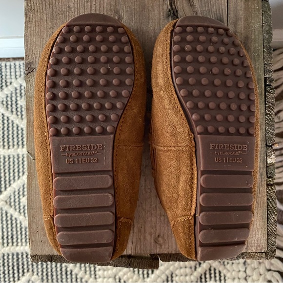 Fireside by Dearfoams Parke Genuine Shearling Moccasin Slipper - Picture 5 of 7